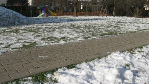 Odśnieżanie nawierzchni z kostki brukowej