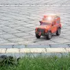 Oczyść ścieżki i chodniki: jak efektywnie oczyszczać bruk w ogrodzie?