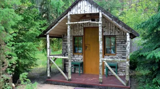 Ogród z basenem, domkiem dla dzieci i szachami | Reportaż ogrodowy