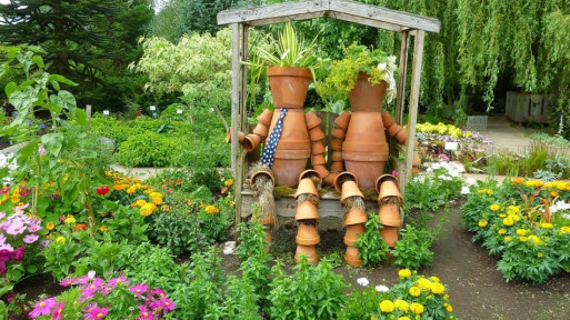 10+ pomysłów na ozdoby ogrodowe z recyklingu