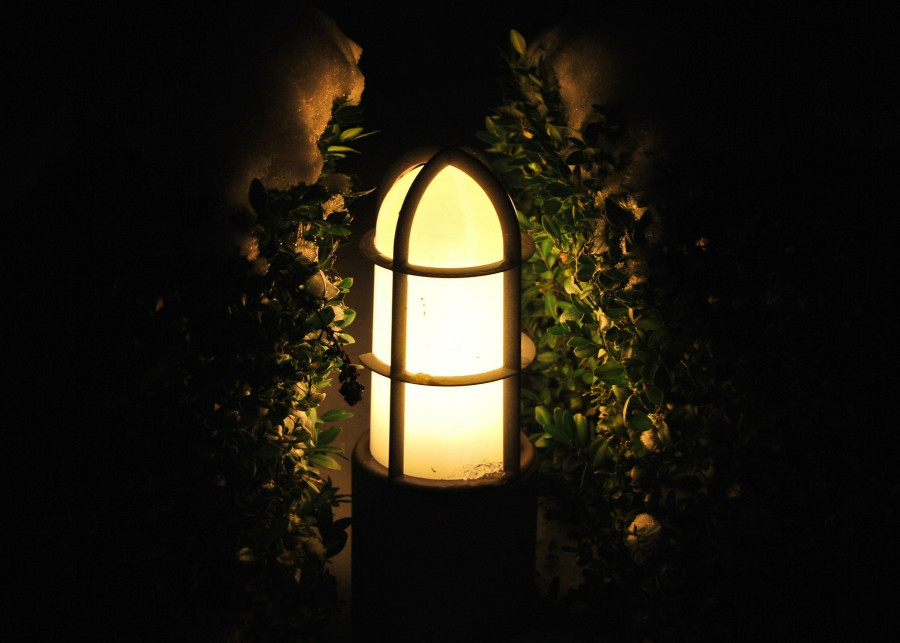 Oświetlenie ogrodowe fot. Ben_Kerckx - Pixabay.com