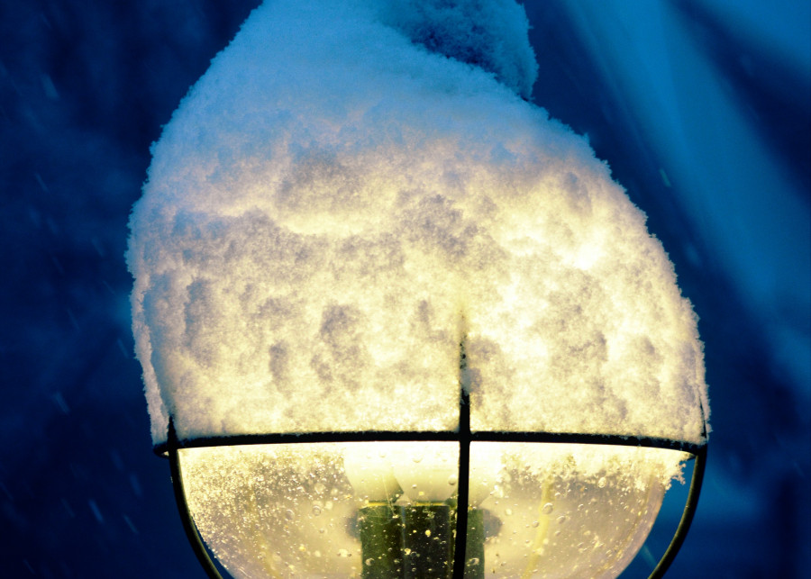 Lampy solarne zima D. Theodora Pixabay