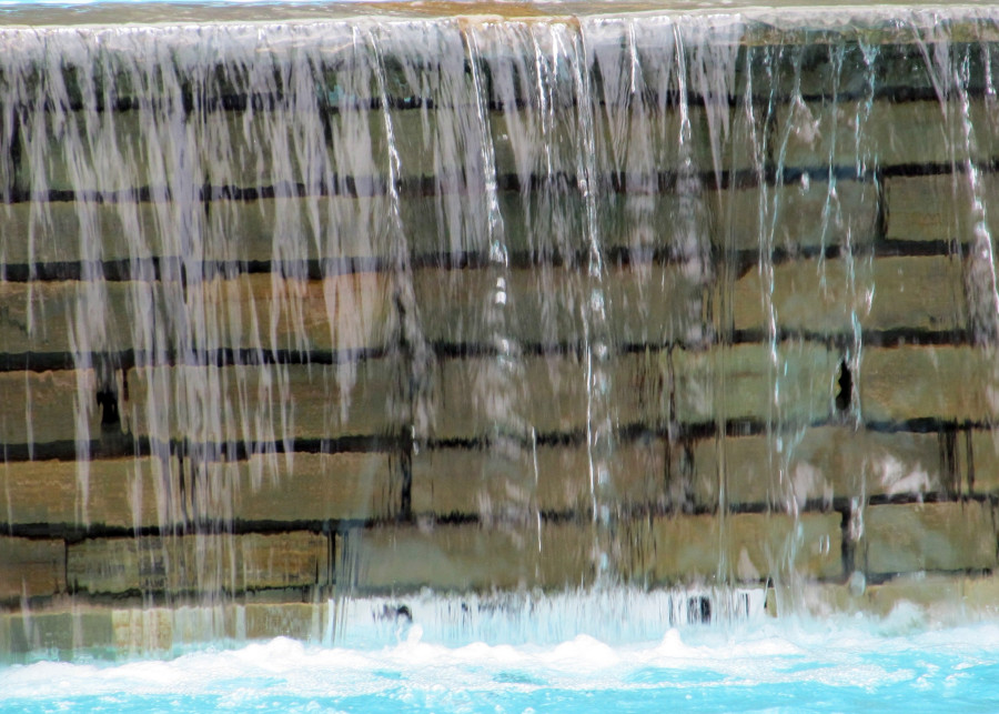 Oczko wodne z cegły skeeze Pixabay