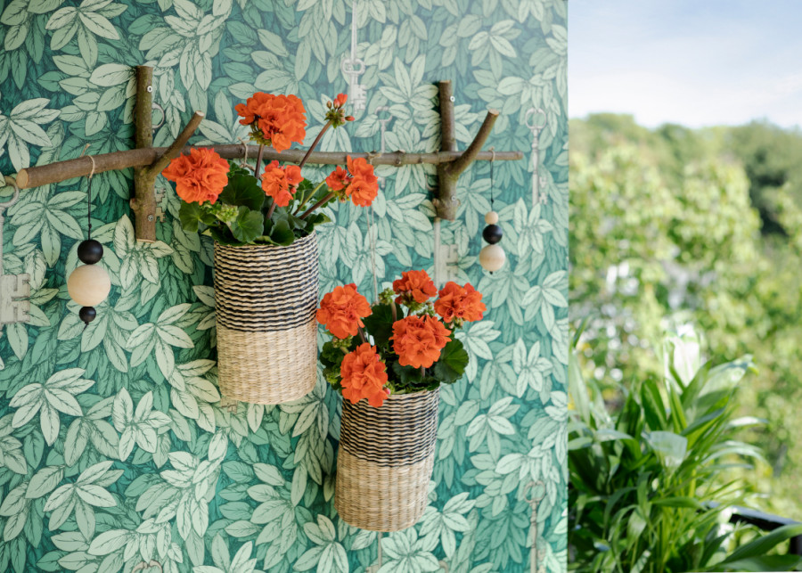 Półka na kwiaty z gałęzi DIY fot. Pelargonium for Europe