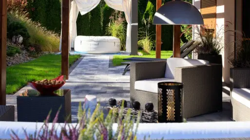 Najmodniejsze wzory ogrodowych nawierzchni. Sprawdź