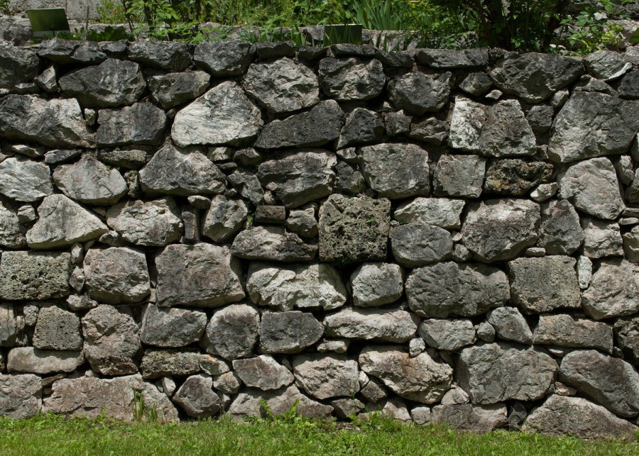 Jak wykorzystać kamień w ogrodzie, fot. Schmidsi - Pixabay