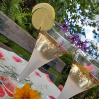 Relaksująca lemoniada z lawendy – idealna na upalne lato!