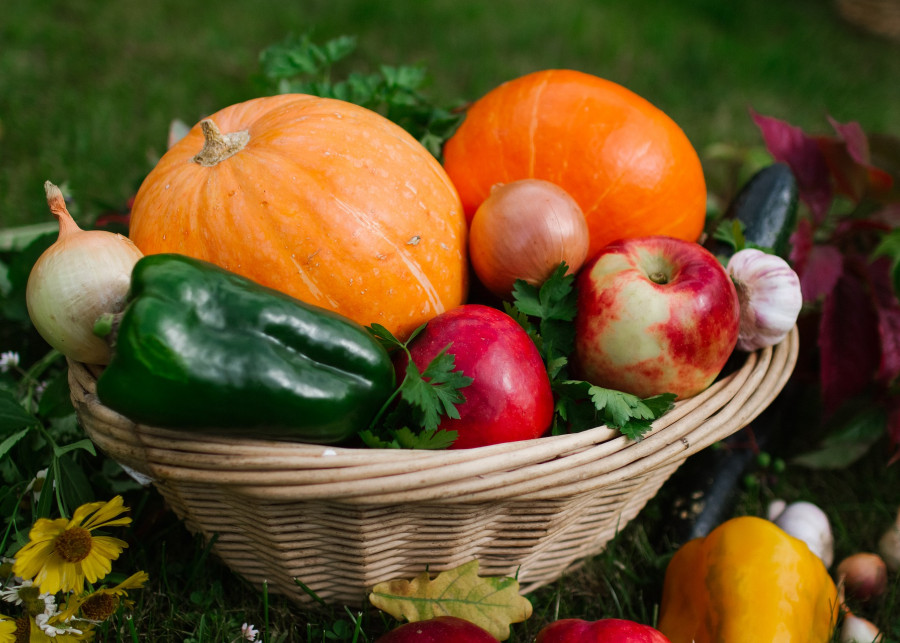 jesienne warzywa i owoce fot. Irina_kukuts - Pixabay