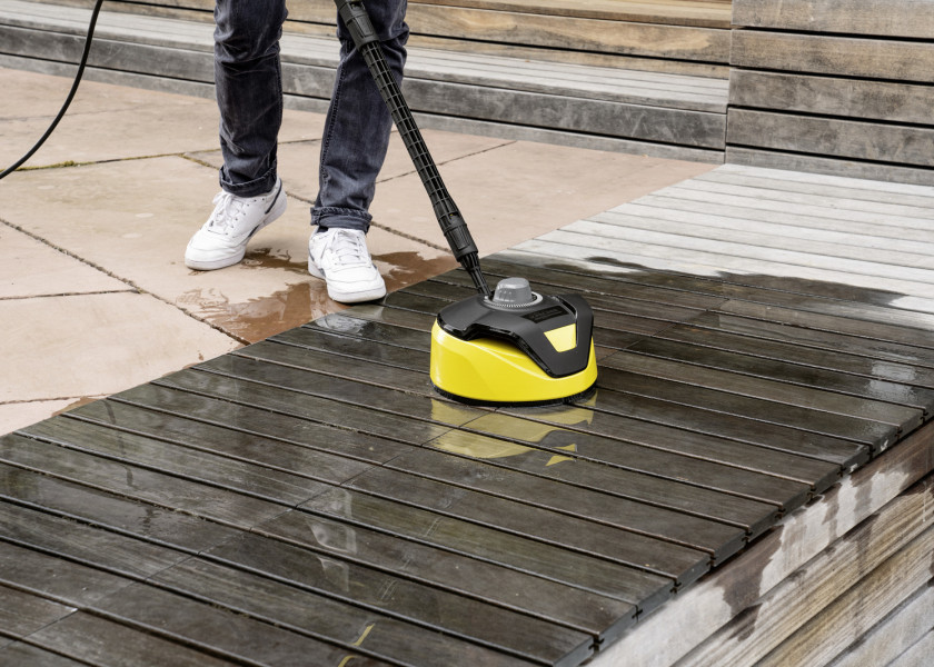 Urządzenie wysokociśnieniowe K 4 Power Control Home | Średniej klasy myjka przeznaczona do usuwania umiarkowanych zabrudzeń. Generują ciśnienie robocze na poziomie 130 barów, wydajność tłoczenia wody wynosi 420 l/h, moc to 1800 W, a wydajność powierzchniowa – 30 m²/h. Dodatkowo wyposażone są w innowacyjny silnik chłodzony wodą, który wyróżnia się wysoką żywotnością i cichą pracą. Pompa wykonana jest z trwałego kompozytu (poliamid i włókno szklane), co zapewnia odporność na korozję, środki czyszczące i oleje. Urządzenie wysokociśnieniowe K 4 Power Control Home | Średniej klasy myjka przeznaczona do usuwania umiarkowanych zabrudzeń. Generują ciśnienie robocze na poziomie 130 barów, wydajność tłoczenia wody wynosi 420 l/h, moc to 1800 W, a wydajność powierzchniowa – 30 m²/h. Dodatkowo wyposażone są w innowacyjny silnik chłodzony wodą, który wyróżnia się wysoką żywotnością i cichą pracą. Pompa wykonana jest z trwałego kompozytu (poliamid i włókno szklane), co zapewnia odporność na korozję, środki czyszczące i oleje.