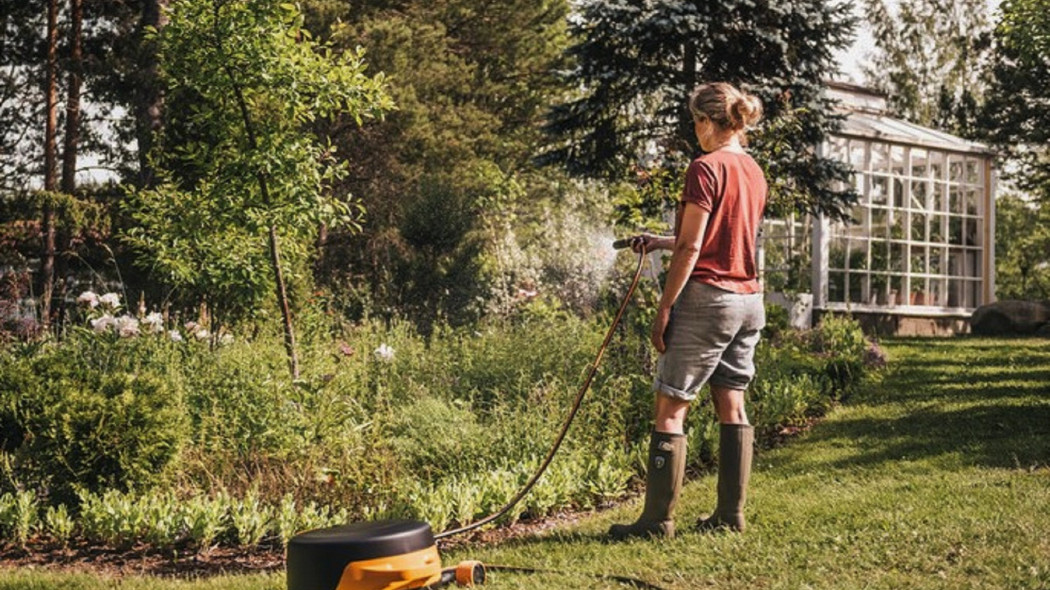 Fiskars podlewanie Automatyczny beben z wezem XL z kółkami, fot. mat. prasowe