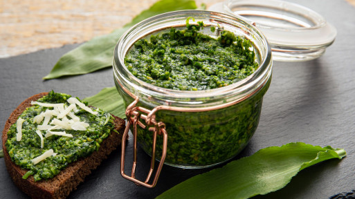 Pesto z czosnku niedźwiedziego – łatwe do przygotowania, pyszne i zdrowe!