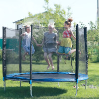 Trampolina ogrodowa dla dzieci i dorosłych | Jak wybrać i na co uważać?