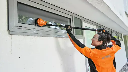 STIHL RE 170 PLUS – wyjątkowo wytrzymała i wydajna myjka wysokociśnieniowa z dodatkowym wyposażeniem komfortowym