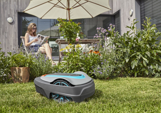 Inteligentny robot sam skosi trawę, a Ty...