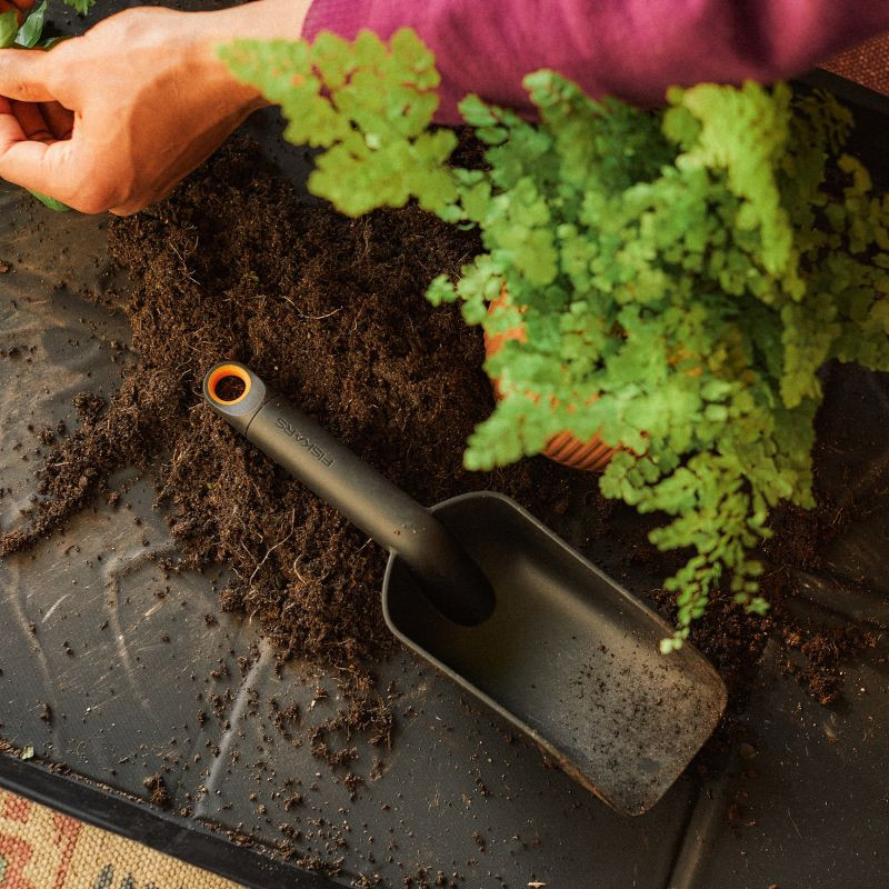 Łopatka - narzędzia do pielęgnacji roślin doniczkowych Urban Plant Care od Fiskars