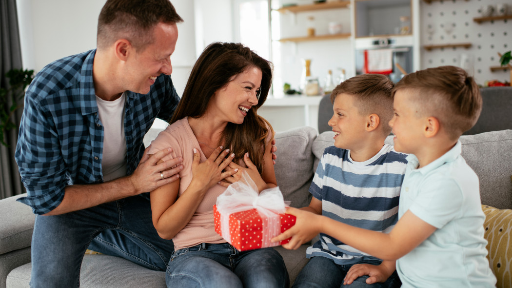 Pomysły na nowoczesne prezenty na Dzień Matki. Smart Home i AGD, które ułatwią życie