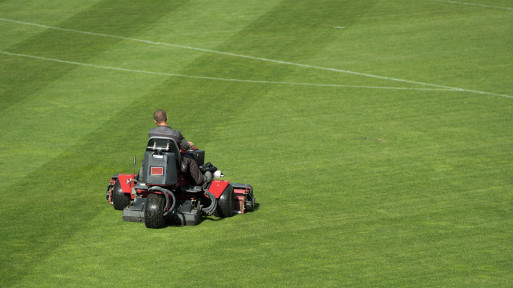 Z jakich kosiarek korzystają stadiony? Też możesz je mieć. Sprawdź