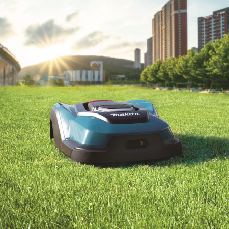 Robot koszący Makita