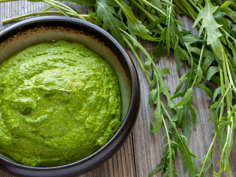 Pesto z rokietty – alternatywa dla tradycyjnego pesto