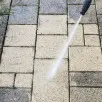 Zabezpieczanie nawierzchni ogrodowej na zimę