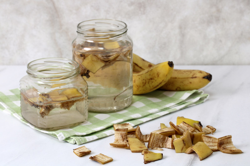 Woda bananowa do roślin