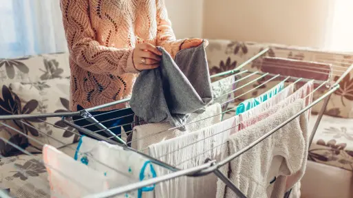 Jak suszyć ubrania? Okazuje się, że można to przyśpieszyć – nawet 2 razy