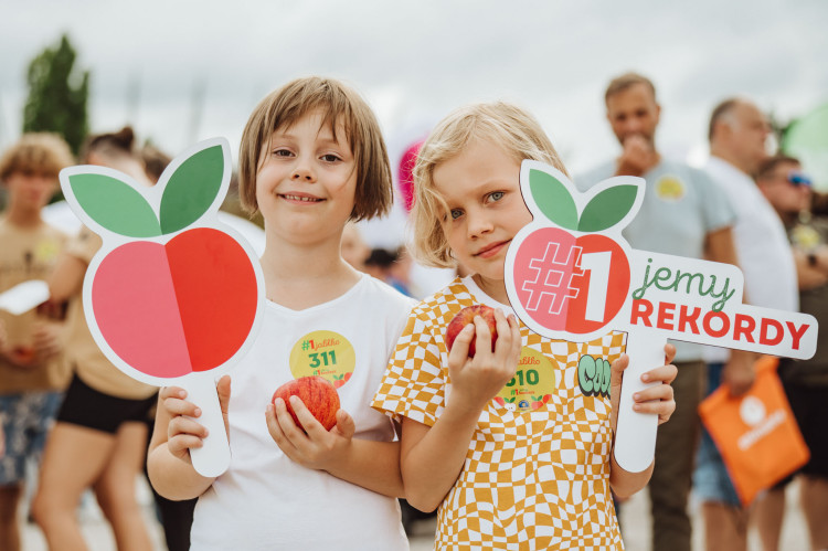Moda na polskie owoce? Jabłko znów króluje w koszykach