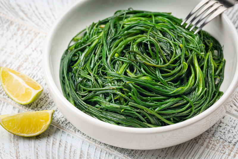 Agretti po podduszeniu gotowe do jedzenia