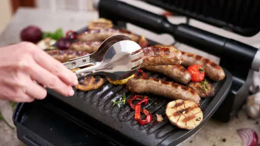 Grill elektryczny – zaskakujące zalety i wady. Sprawdź, czy warto go kupić