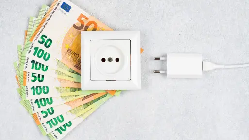Nie wyciągasz ładowarki z kontaktu? Tylko pozornie nic się nie dzieje