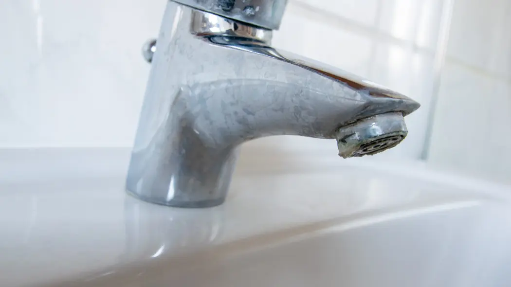 Bateria w łazience znowu w zaciekach Potrzyj ją tym