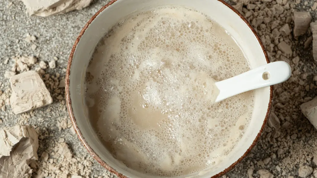 Naturalny aktywator kompostu z drożdży – ekologiczny sposób na szybszy rozkład odpadków ogrodowych