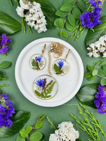 Komplet kolczyki i naszyjnik Kwiaty w żywicy