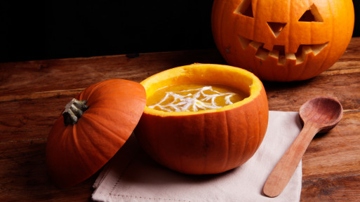 Został Ci lampion z dyni po Halloween? Nie wyrzucaj! Zrób zupę na Wszystkich Świętych