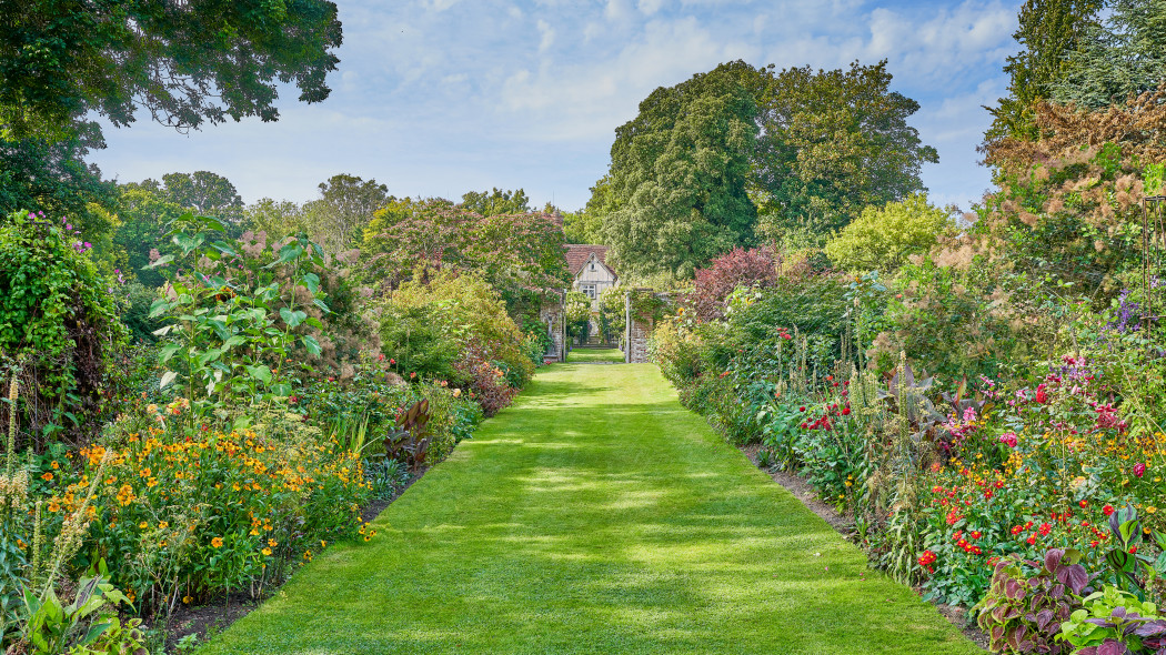 Efekt jak z pokazowego ogrodu. A wystarczy tylko… wyciąć kant