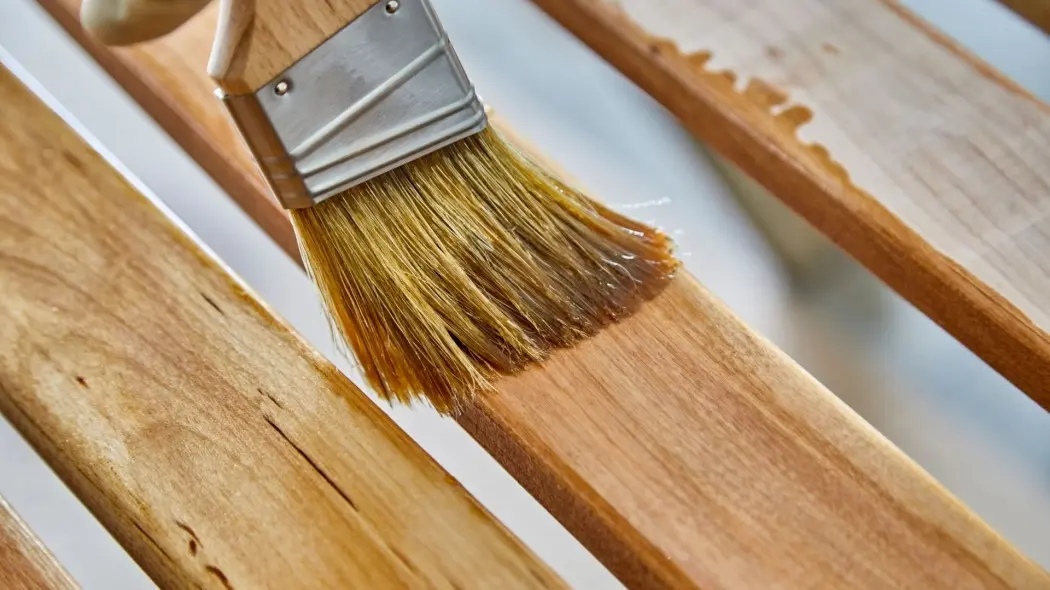 Jak wybrać najlepszy olej do drewna?