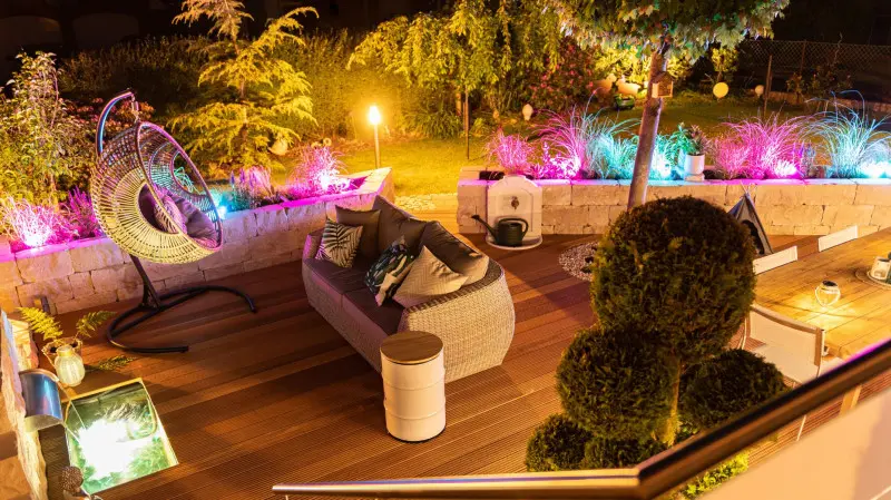 Inteligentne oświetlenie w ogrodzie – funkcje, zalety i trendy