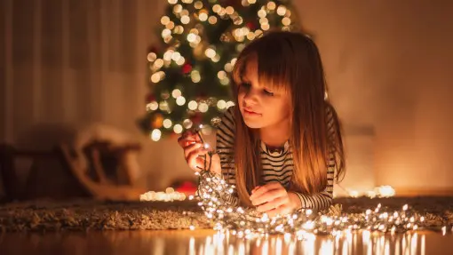 Jakie lampki na choinkę: żarówki, diody czy ledy? Na co zwrócić uwagę i o czym jeszcze pamiętać?