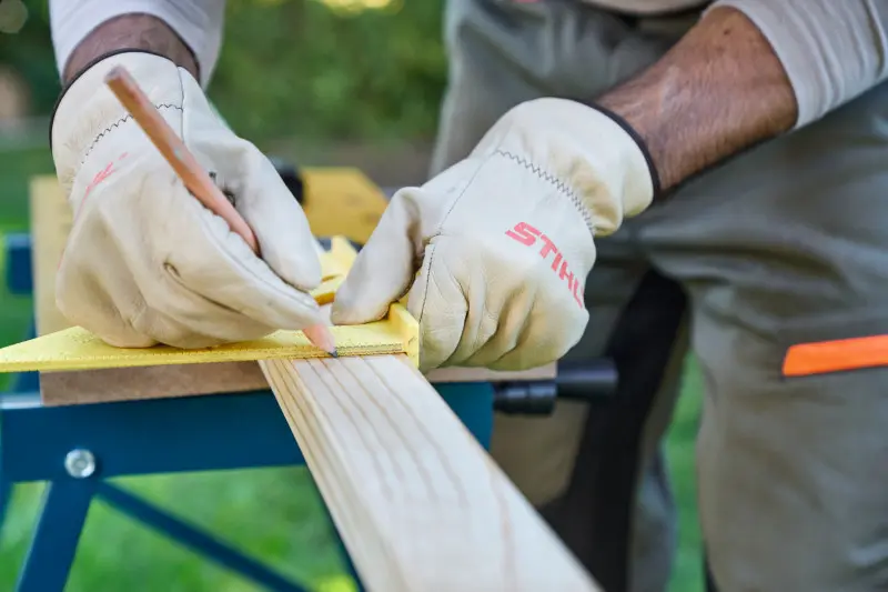Krok 1. Zmierz drewno i oznacz wymagane długości wszystkich listew oraz desek.