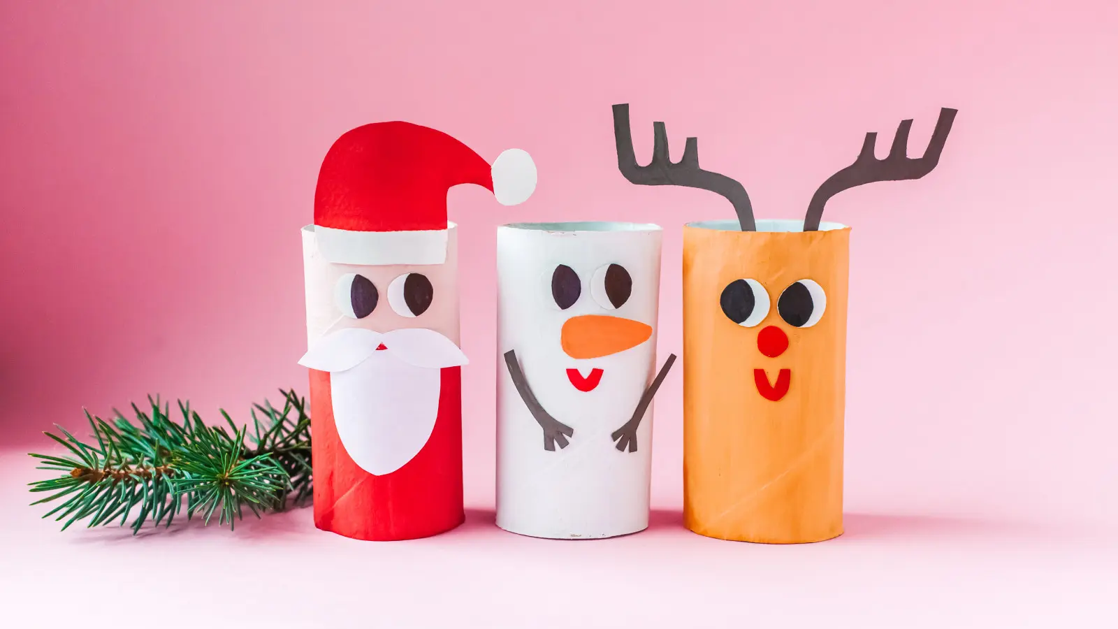 Świąteczne ozdoby z rolek po papierze. Co można zrobić z dzieckiem w jeden wieczór?