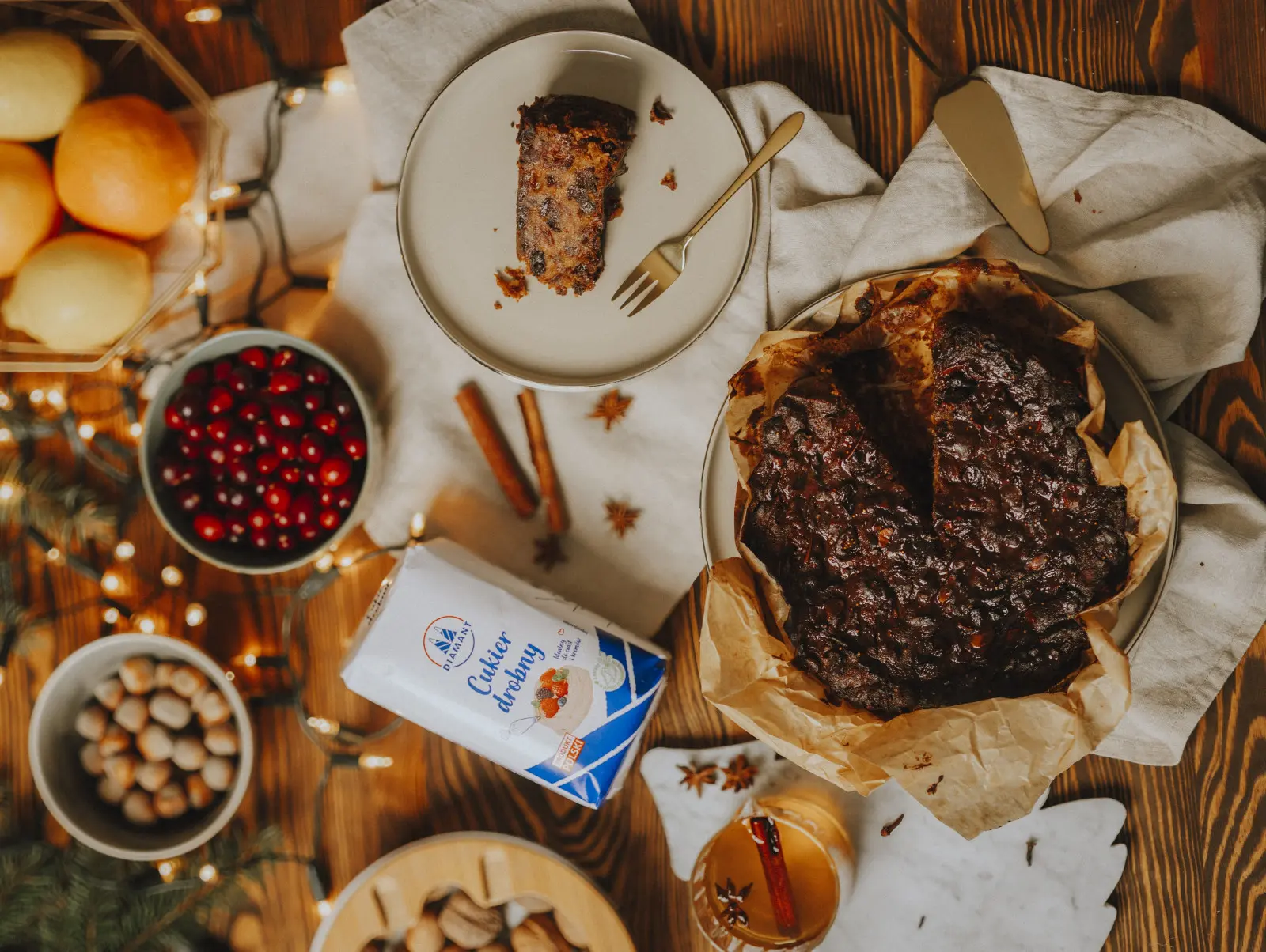 Aromatyczne, owocowe, świąteczne. Co sprawia, iż to ciasto jest tak wyjątkowe?