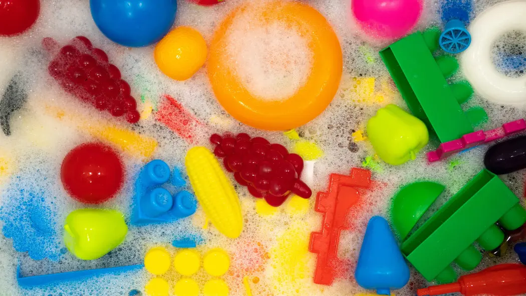 Mycie dziecięcych zabawek