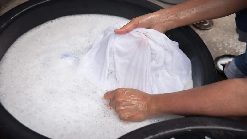 Jak prać białe materiały Zamiast wybielacza wystarczy miska