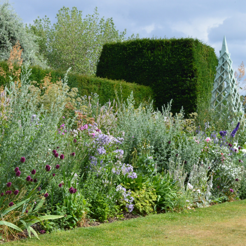 Rabata w ogrodzie Sir George’a Sitwella