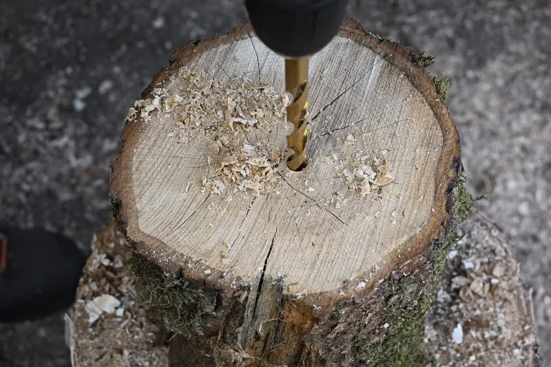 Zrób to sam – drewniana choinka z patyków - krok 2