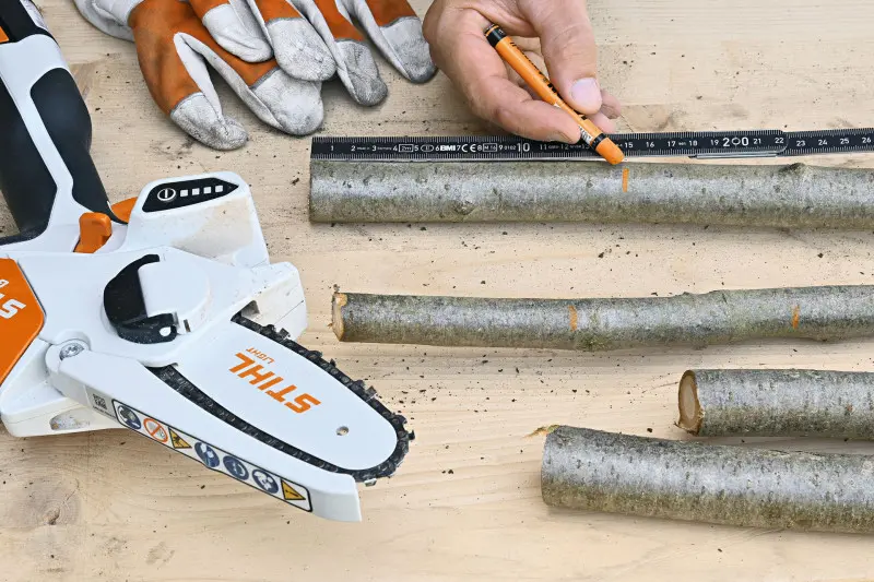 Zrób to sam – drewniana choinka z patyków - krok 3