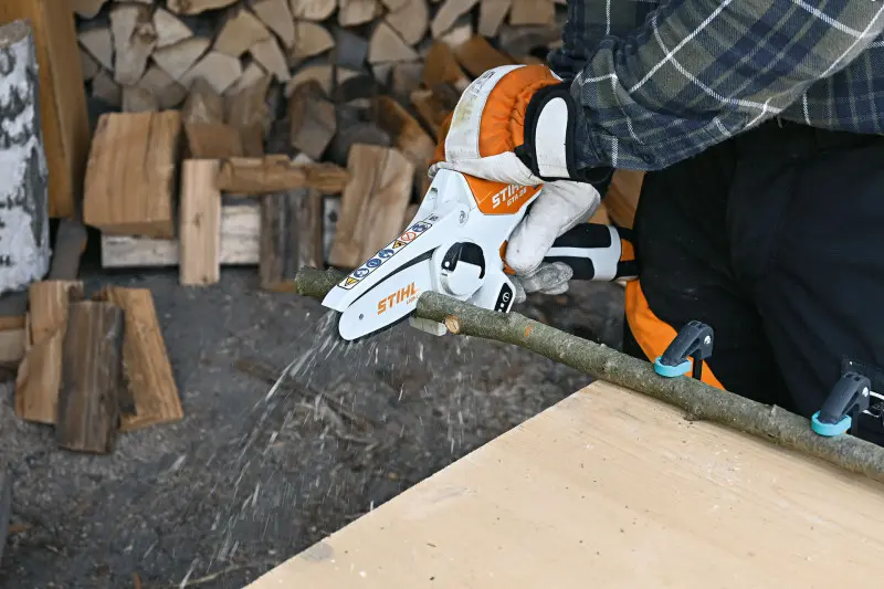 Zrób to sam – drewniana choinka z patyków - krok 4