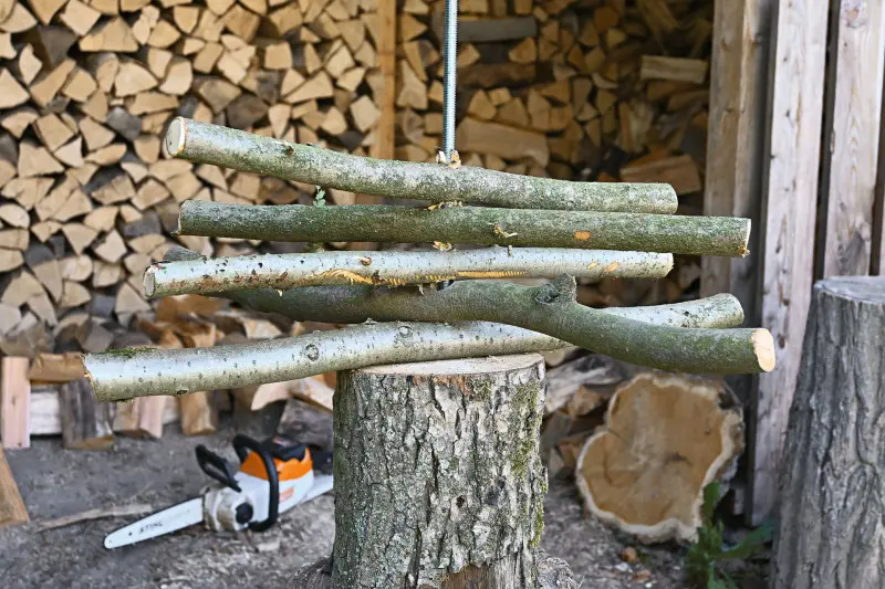 Zrób to sam – drewniana choinka z patyków - krok 7