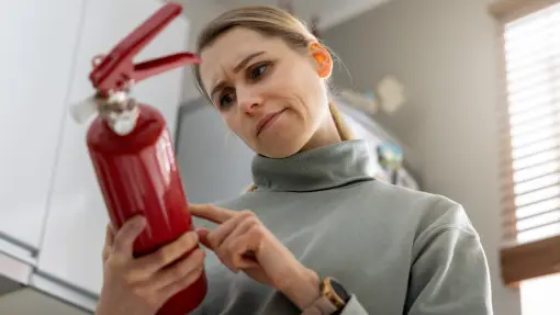 Gaśnica w domu? Dobrze, ale czy umiesz z niej skorzystać?