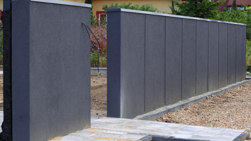 Chcesz mieć betonowe ogrodzenie? Twój sąsiad może mieć inne zdanie